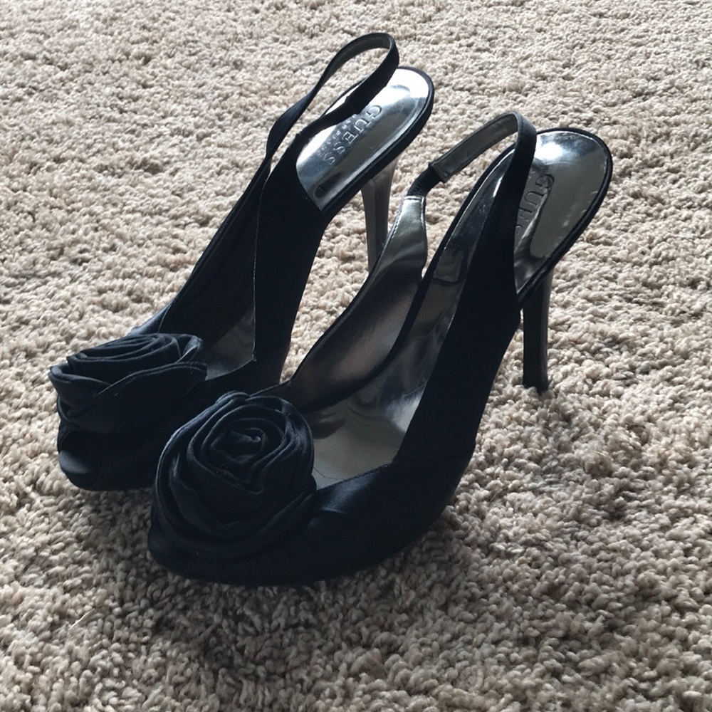 Guess flower toe pump sling back